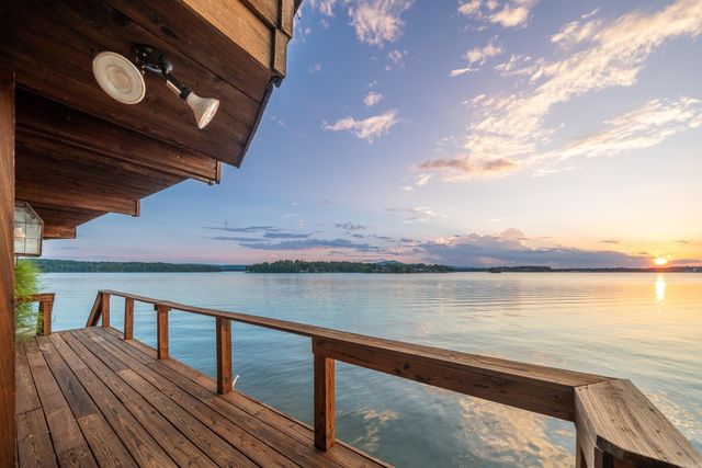 820 Lakeland Pt, Hot Springs, AR 71913