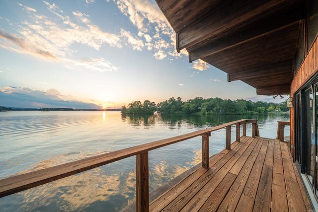 820 Lakeland Pt, Hot Springs, AR 71913