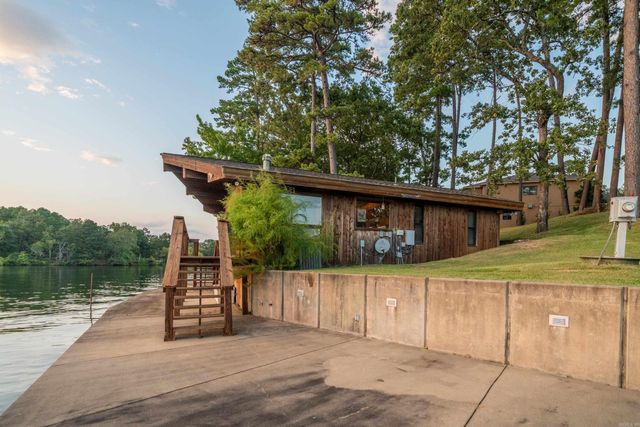 820 Lakeland Pt, Hot Springs, AR 71913