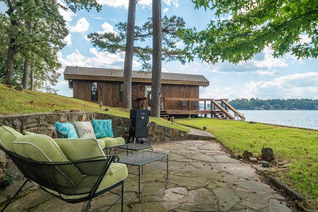 820 Lakeland Pt, Hot Springs, AR 71913