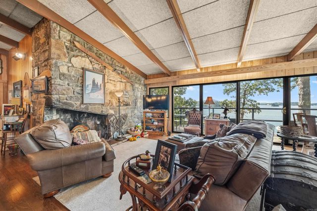 820 Lakeland Pt, Hot Springs, AR 71913