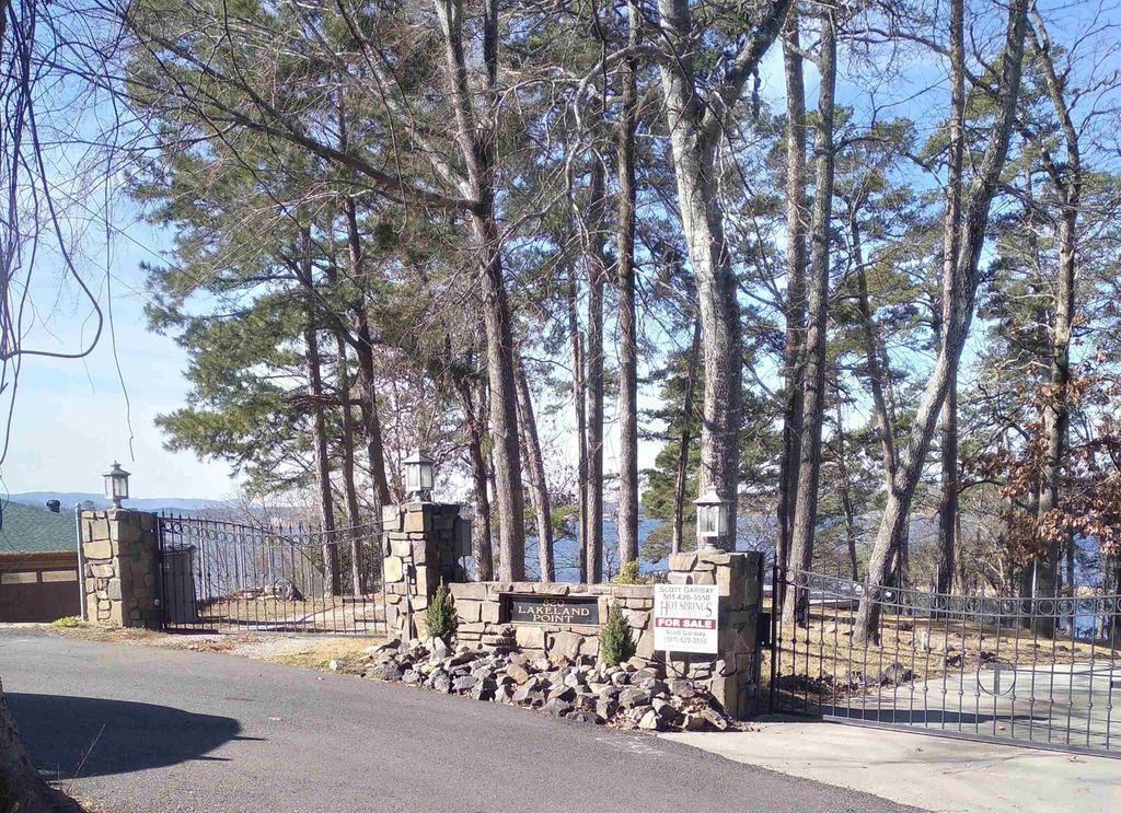 820 Lakeland Pt, Hot Springs, AR 71913
