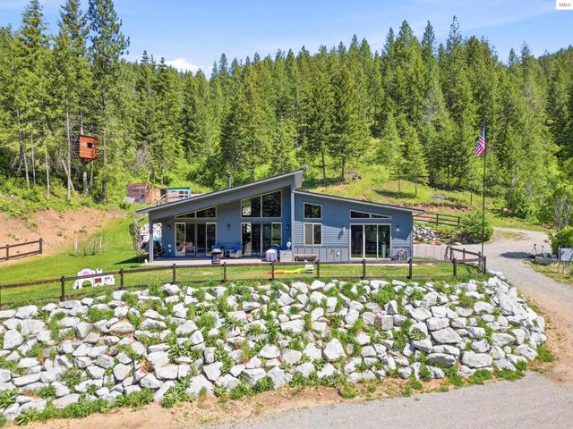 416 Miner Dr, Blanchard, ID 83804