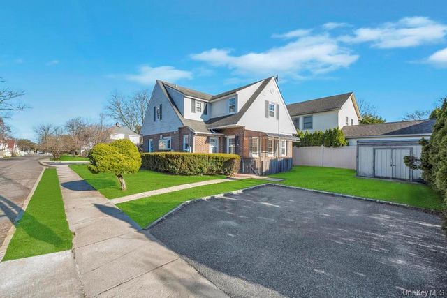 345 Plainfield Street, Westbury, NY 11590