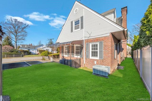 345 Plainfield Street, Westbury, NY 11590