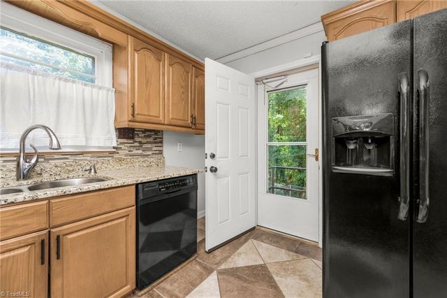 4015 Burnham Court, Winston-salem, NC 27105