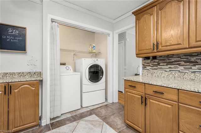 4015 Burnham Court, Winston-salem, NC 27105