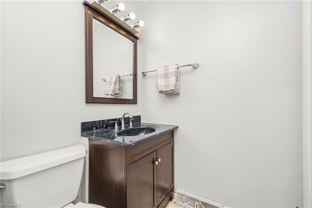 4015 Burnham Court, Winston-salem, NC 27105