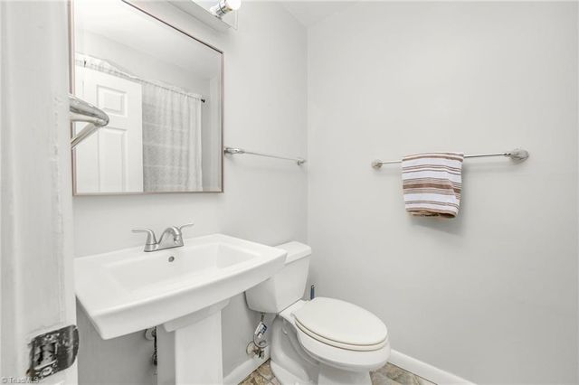 4015 Burnham Court, Winston-salem, NC 27105
