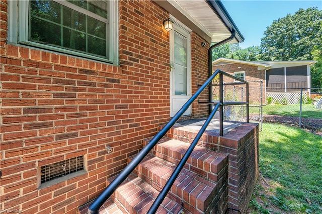 4015 Burnham Court, Winston-salem, NC 27105