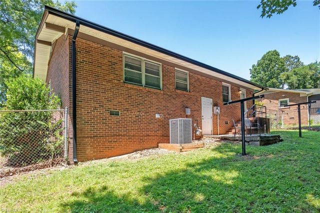 4015 Burnham Court, Winston-salem, NC 27105