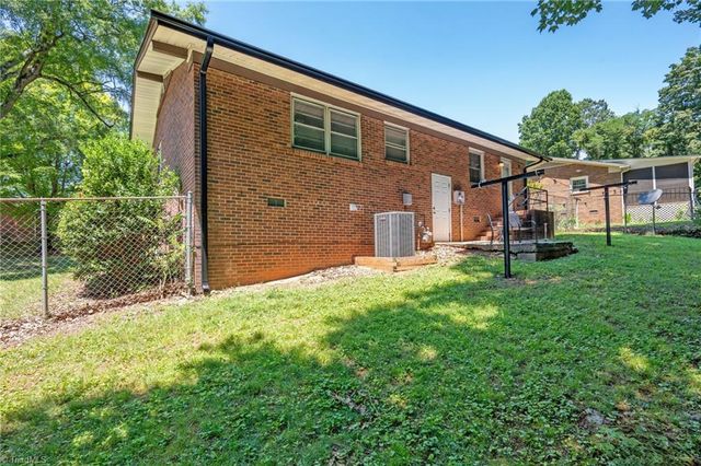 4015 Burnham Court, Winston-salem, NC 27105