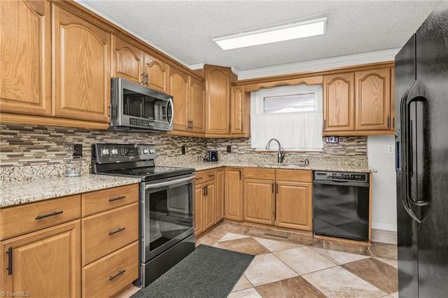 4015 Burnham Court, Winston-salem, NC 27105