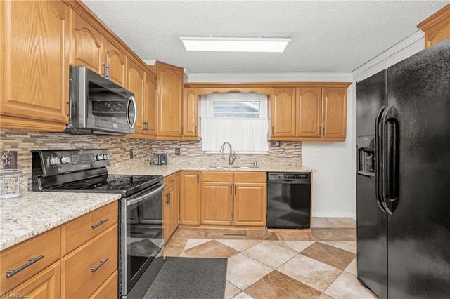 4015 Burnham Court, Winston-salem, NC 27105