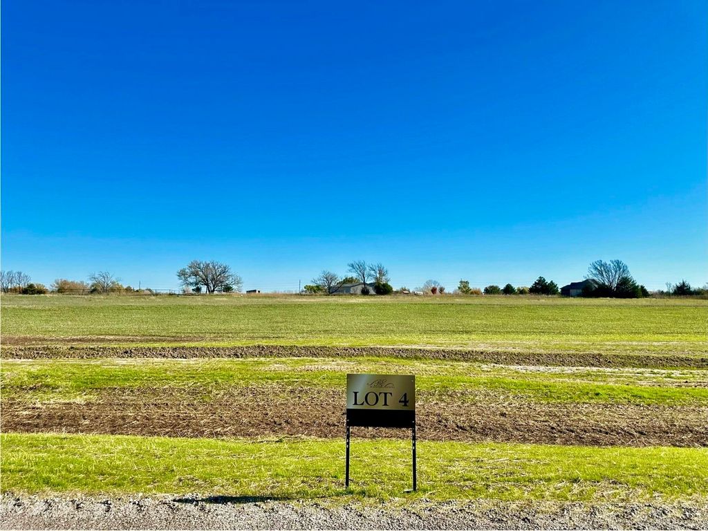 4 Cypress St, Derby, KS 67037