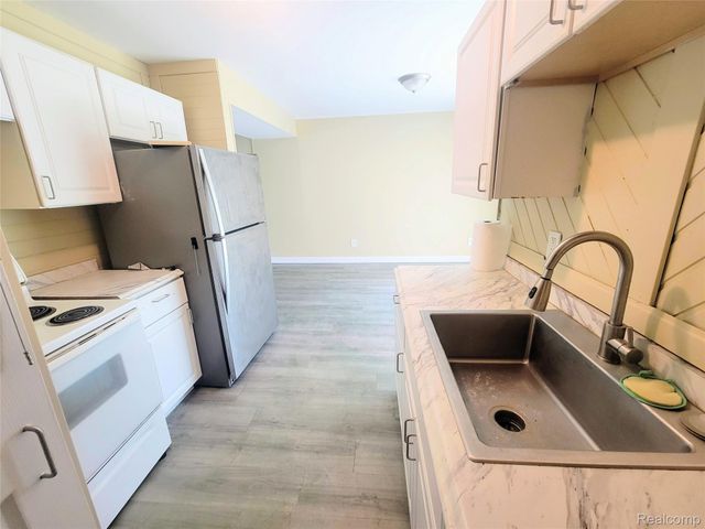 11484 Republic Avenue, Warren, MI 48089