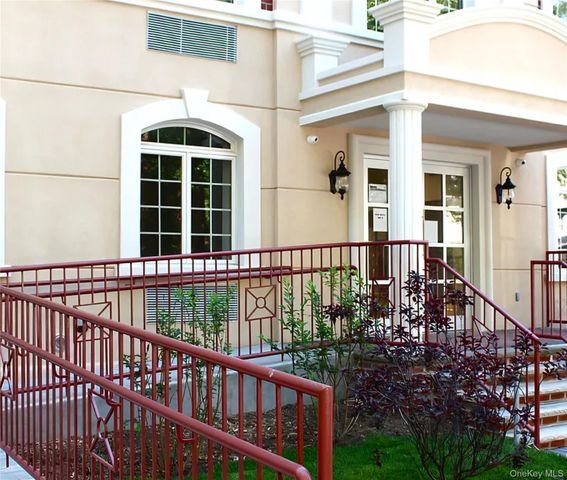 8515 120th Street 2F, Kew Gardens, NY 11415