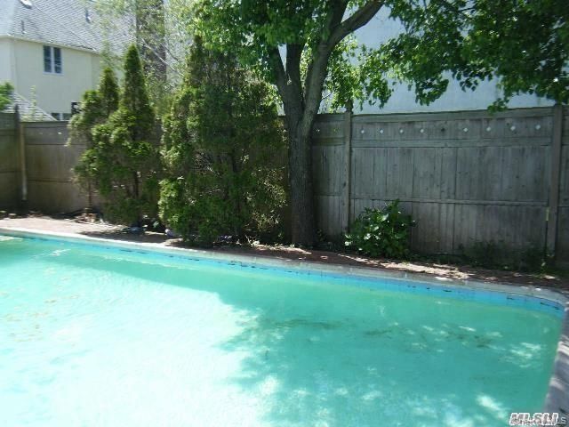 85 Jefferson Boulevard, Atlantic Beach, NY 11509