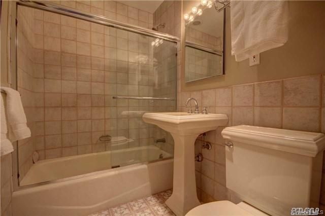 85 Jefferson Boulevard, Atlantic Beach, NY 11509