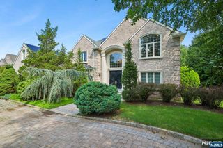 4 Centennial Court, Totowa, NJ 07512
