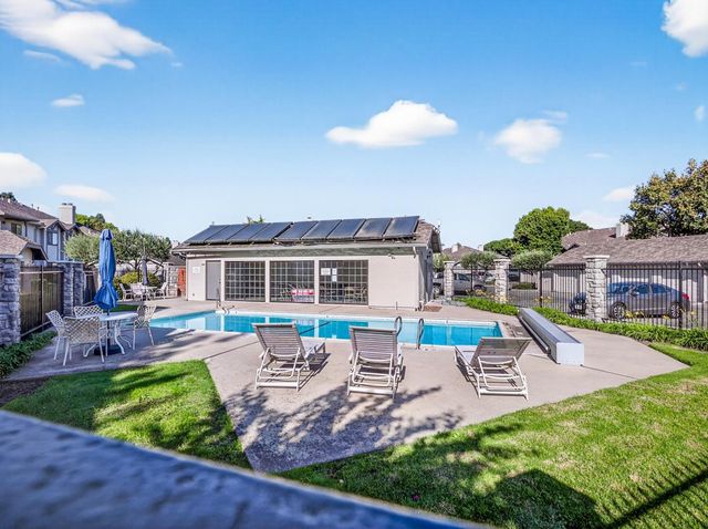 1056 Padre Drive 8, Salinas, CA 93901