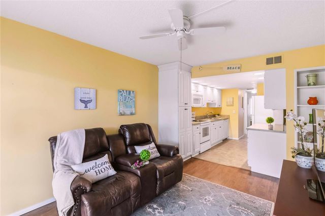 635 30TH AVENUE W F109, Bradenton, FL 34205