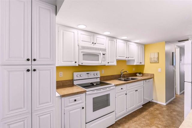 635 30TH AVENUE W F109, Bradenton, FL 34205