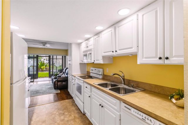 635 30TH AVENUE W F109, Bradenton, FL 34205