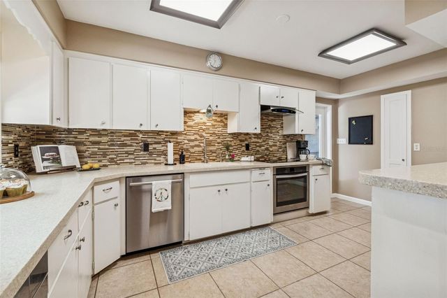 618 WHITFIELD AVENUE, Sarasota, FL 34243