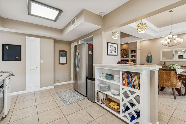618 WHITFIELD AVENUE, Sarasota, FL 34243