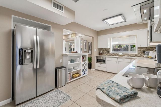 618 WHITFIELD AVENUE, Sarasota, FL 34243