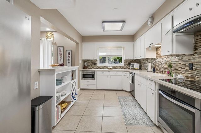 618 WHITFIELD AVENUE, Sarasota, FL 34243