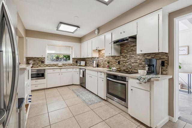 618 WHITFIELD AVENUE, Sarasota, FL 34243