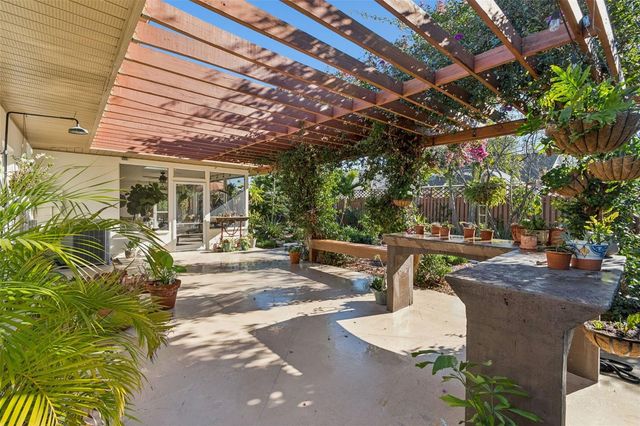 618 WHITFIELD AVENUE, Sarasota, FL 34243