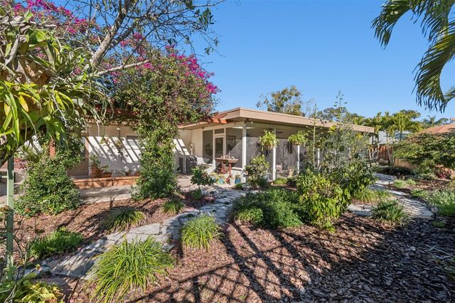 618 WHITFIELD AVENUE, Sarasota, FL 34243