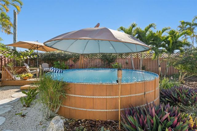 618 WHITFIELD AVENUE, Sarasota, FL 34243