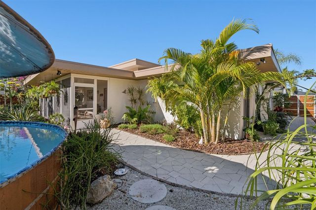 618 WHITFIELD AVENUE, Sarasota, FL 34243