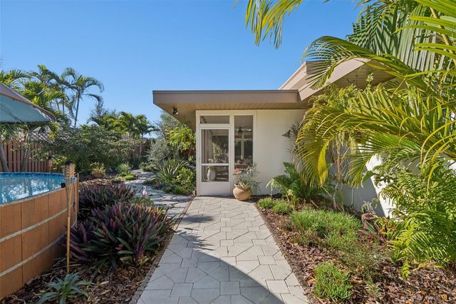 618 WHITFIELD AVENUE, Sarasota, FL 34243