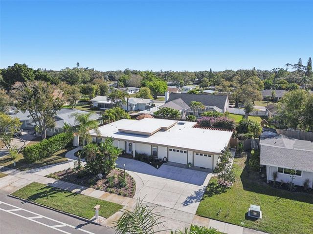 618 WHITFIELD AVENUE, Sarasota, FL 34243