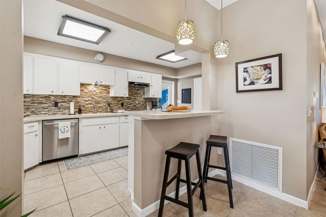 618 WHITFIELD AVENUE, Sarasota, FL 34243