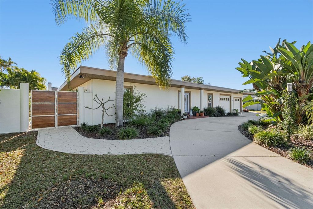 618 WHITFIELD AVENUE, Sarasota, FL 34243