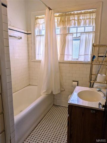 15 Hereford Avenue, St Louis, MO 63135