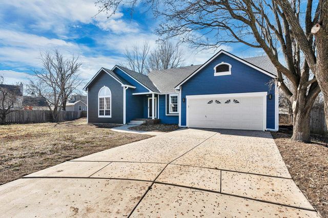 2613 N Beacon Hill Ct, Wichita, KS 67220