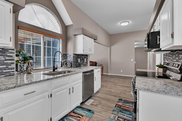 2613 N Beacon Hill Ct, Wichita, KS 67220