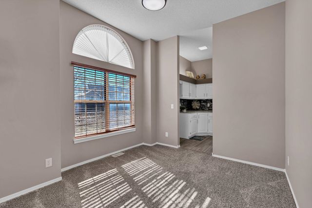 2613 N Beacon Hill Ct, Wichita, KS 67220