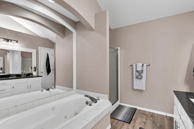 2613 N Beacon Hill Ct, Wichita, KS 67220