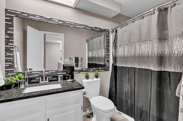 2613 N Beacon Hill Ct, Wichita, KS 67220