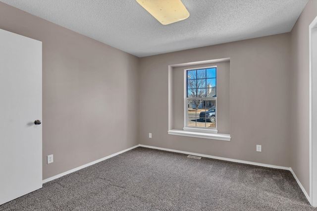 2613 N Beacon Hill Ct, Wichita, KS 67220