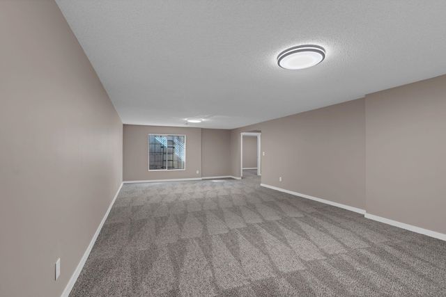 2613 N Beacon Hill Ct, Wichita, KS 67220