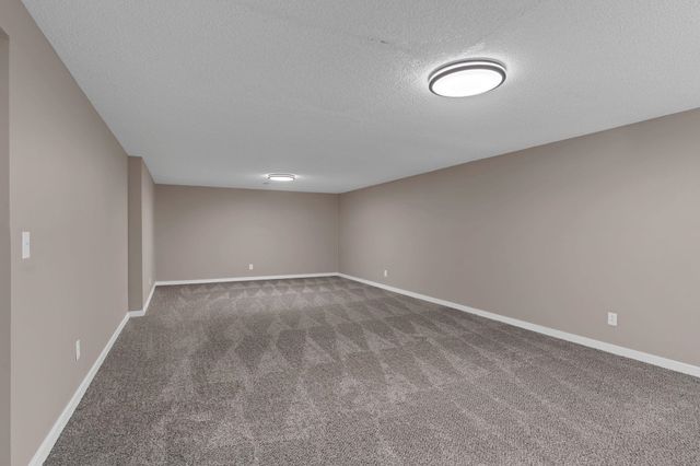 2613 N Beacon Hill Ct, Wichita, KS 67220